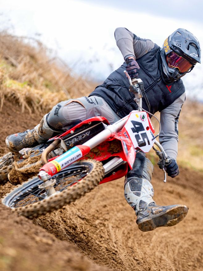 Rádi bychom pogratulovali Michalu Vrbovi k parádnímu výsledku letošní sezóny! 🏁🔥 V závěrečném závodě roku v Šiklově mlýně...